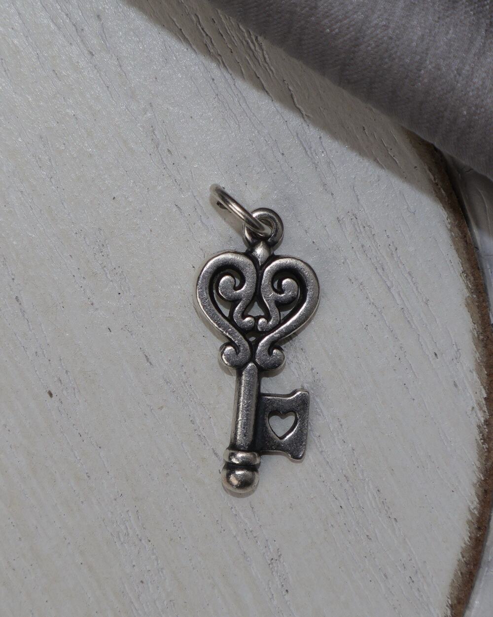 James Avery Sterling Silver Key To My Heart Charm 2.5G / 1.1in